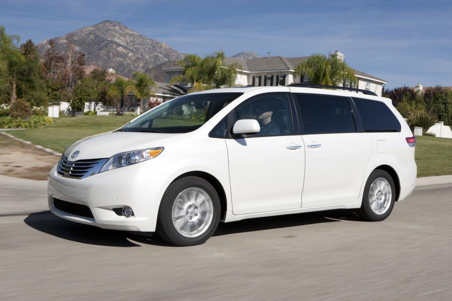  Toyota Sienna LE 2010 года  (фото 41 из 52)